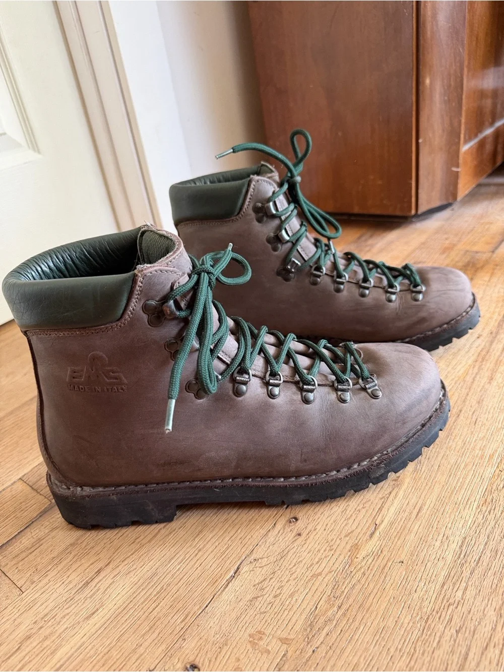 Vintage EMS Eastern Mountain Sports Made in Italy Leather Hiking Outdoor Boots